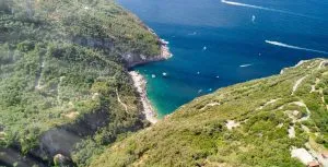 Amalfin rannikko punta campanellasta lähellä sorrentoa