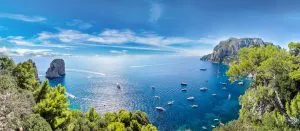 Capri eiland op een mooie zomerdag